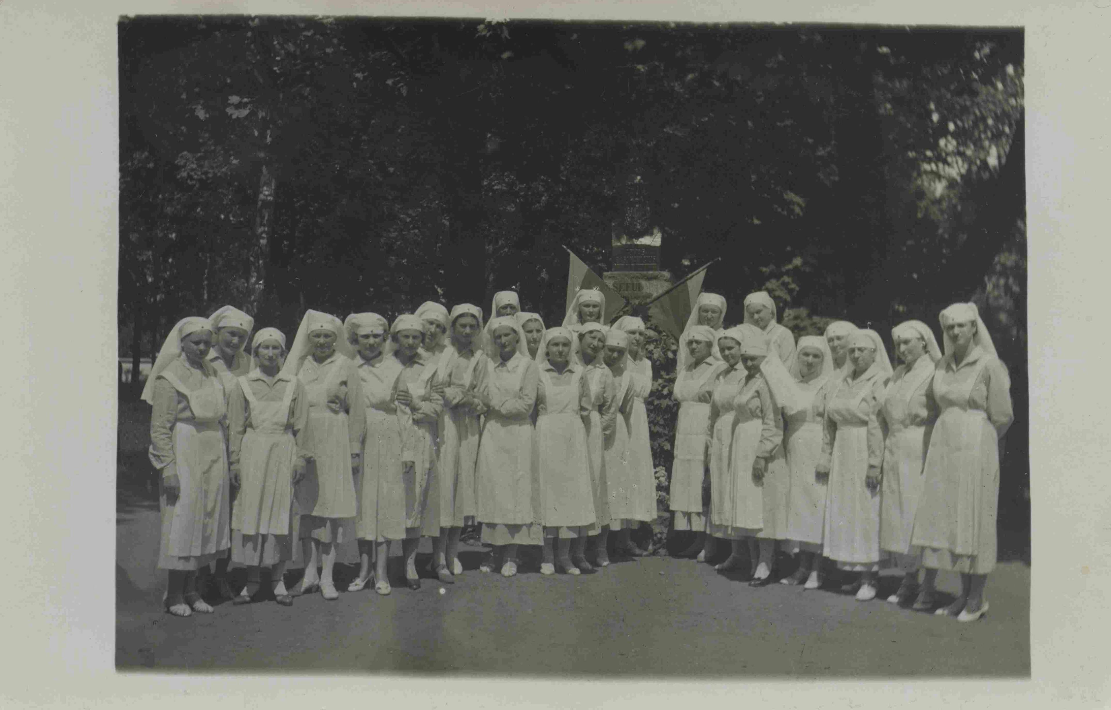 Iki II pasaulinio karo Lietuvoje parengta apie 500 gailestingųjų seserų. Nuotraukoje - karo ligoninės gailestingosios seserys. Kaunas, 1937 m. (LNM nuotr.)