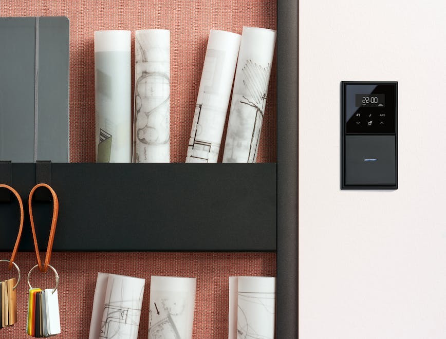 Itin modernus pasirinkimas - skaitmeninis JUNG HOME termostatas su liečiamu ekranu
